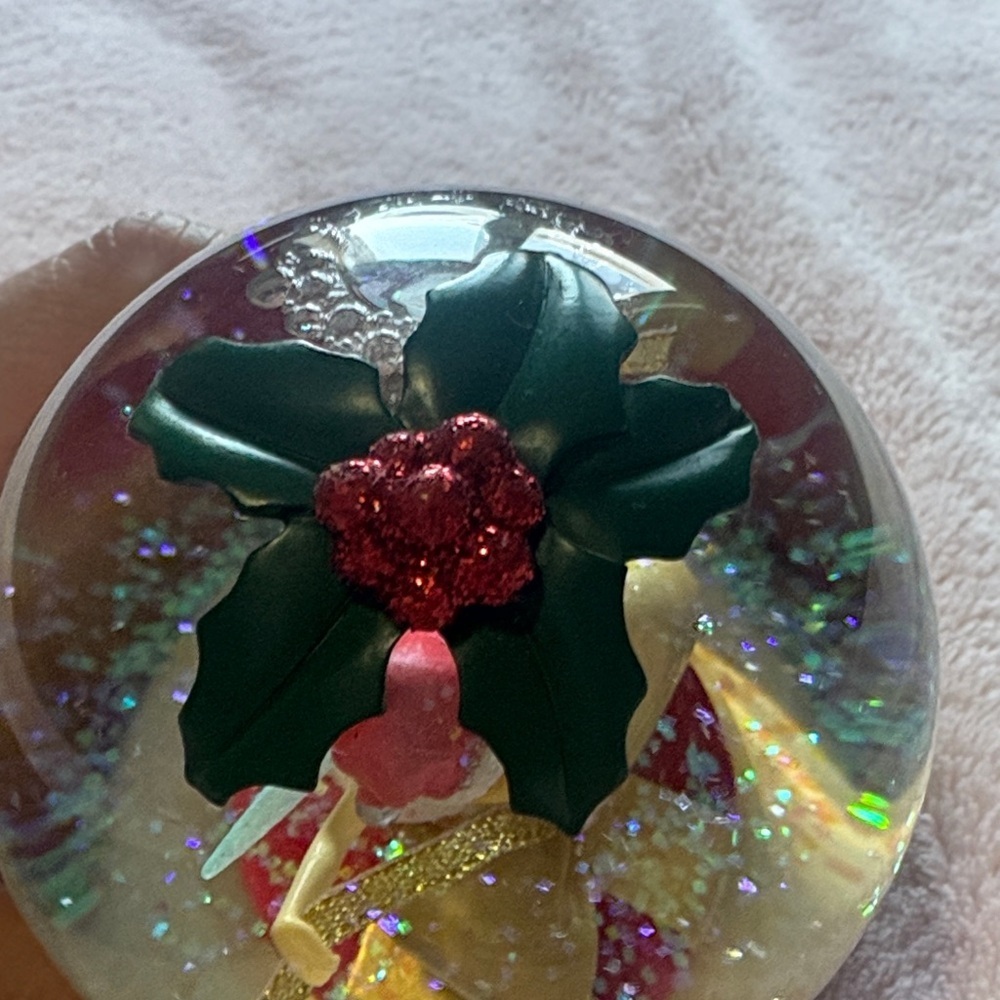 2005 Disney Holiday Fairy Snow Globe with Red and Green Base - Picture 4 of 5